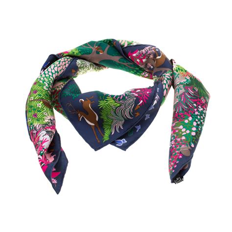 Scarf of the moment: Dans un Jardin Anglais